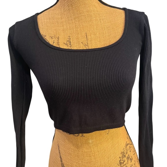 Zara Tops - Zara Cropped Ribbed Stretch Tee Scooped Neck Black Size Large